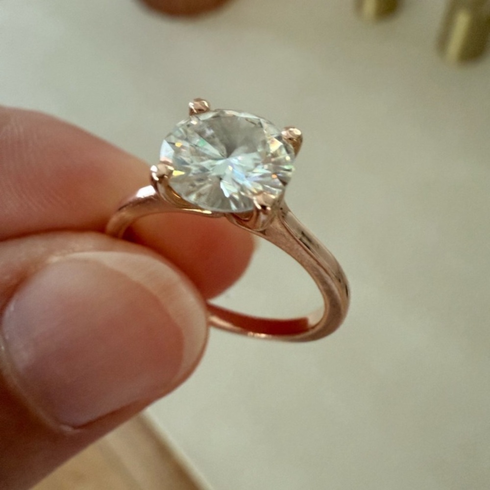 Elegant 14k Rose Gold 2 carat Solitaire Ring